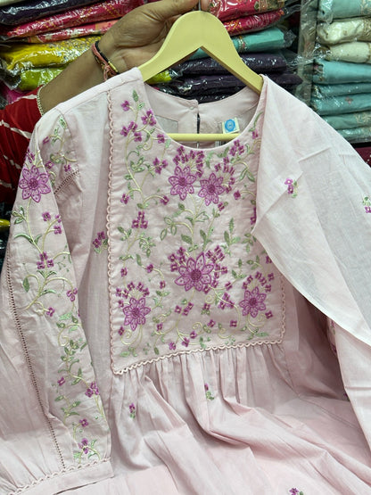 Pure Mul Cotton 3-Piece Suit Set with Thread Work Neck and sleeves Embroidery