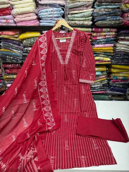 Women's Pure Cotton Printed 3-Piece Kurta Pant Set with Dupatta | Summer Comfort Ethnic Suit with Lace Work & Tassel Detailing RR1494