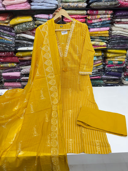 Women's Pure Cotton Printed 3-Piece Kurta Pant Set with Dupatta | Summer Comfort Ethnic Suit with Lace Work & Tassel Detailing RR1494