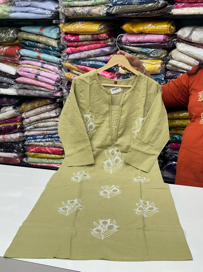 3 piece pure cotton kurta set classy and rich comfortable with thread work detailing all over the kurta RR1468