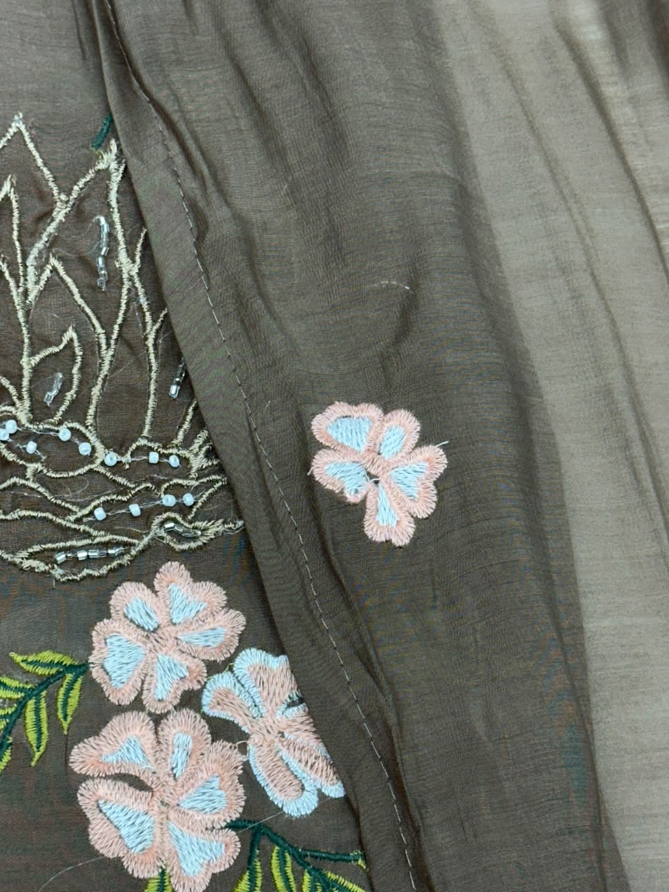 Straight Mul Chanderi 3 Piece Kurti Set with Lotus Thread and Bead Work – RR1639